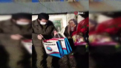 Başkan Sayan Anneler Günü için gittiği evde gördüğü manzaradan dolayı defalarca özür diledi