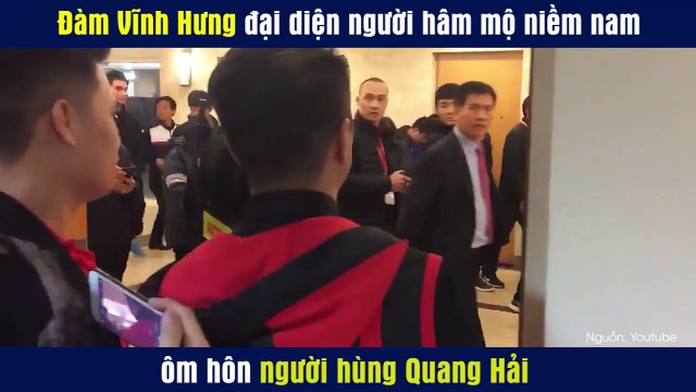 Đàm Vĩnh Hưng đại diện người hâm mộ niềm nam ôm hôn người hùng Quang Hải