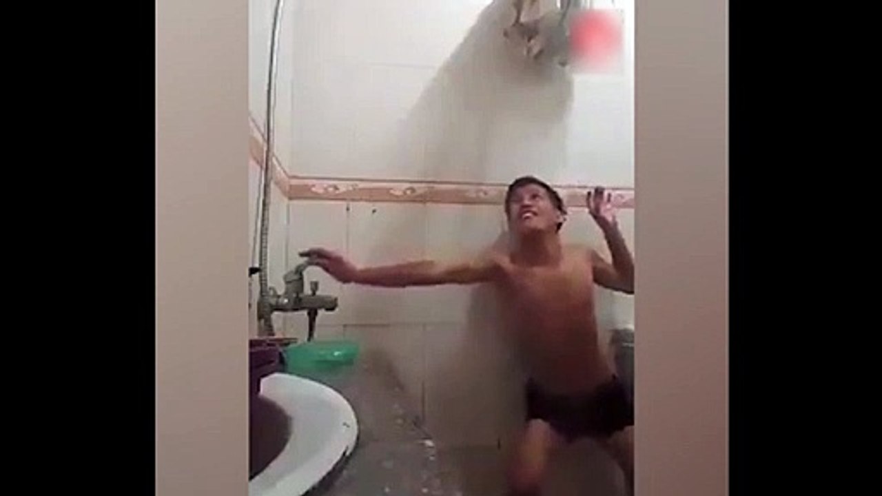 khi tắm trong mùa đông khiến cư dân mạng cười té ghế