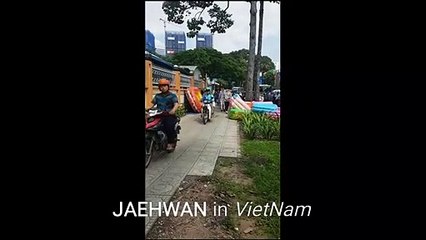 Chạy vù đi mua trà sữa ở Việt Nam, mỹ nam Wanna One ngậm ngùi tay không ra về vì... không qua được đường