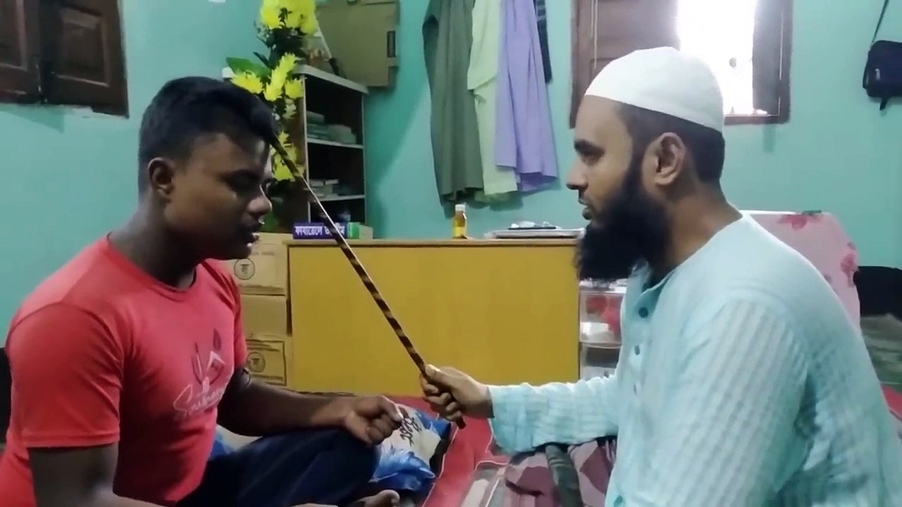 এক টা পরি ছেলেটাকে ভিসন ভাল বাসে হুজুর পরি হাজির করে বোতলে বন্দি করলেন।।