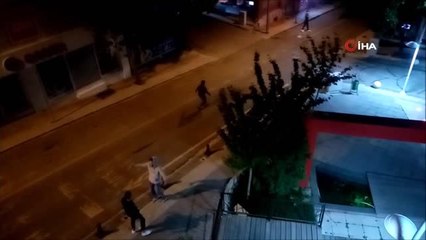 Kısıtlama bitince sokak ortasında çiftetelli oynadılar