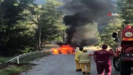 Marmaris'te alev alev yanan araç kullanılmaz hale geldi