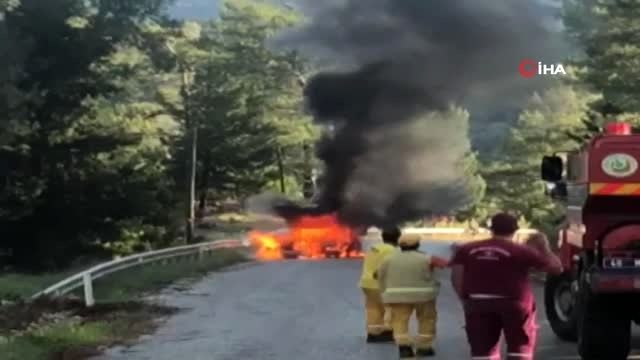 Marmaris'te alev alev yanan araç kullanılmaz hale geldi