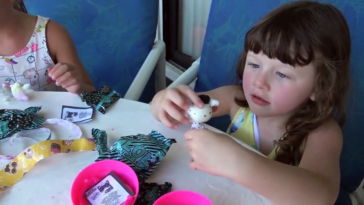 Sophia, Isabella e Alice Abrindo  LOL Surprise Bonecas