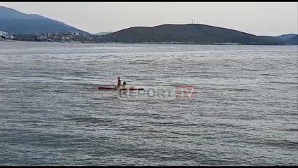 Report TV - Në Sarandë lëvizje të reduktuara, por shumë qytetarë bëjnë shëtitje buzë detit