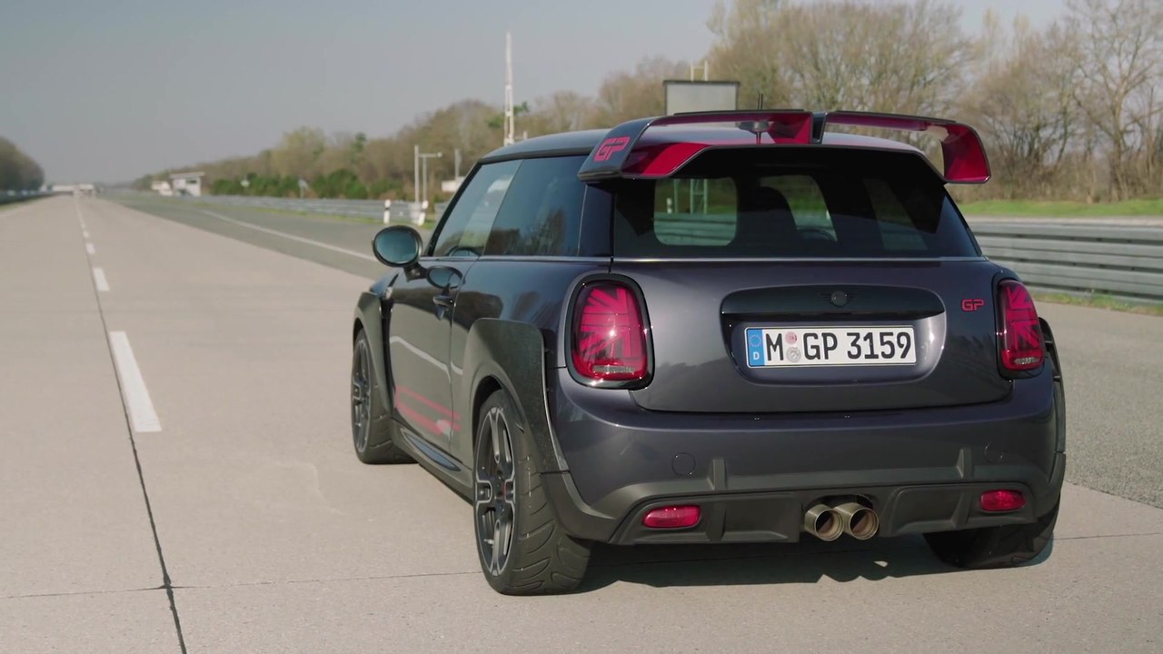 Der neue MINI John Cooper Works GP - Modellspezifische Fahrwerksabstimmung, Fahrstabilitätsregelung mit GP Mode