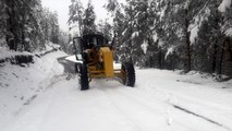 Erzurum'da mayıs ayının ortasında kardan kapanan yollar açıldı