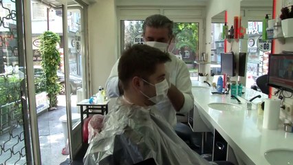 Berberler 50 gün sonra ilk müşterilerini almaya başladı