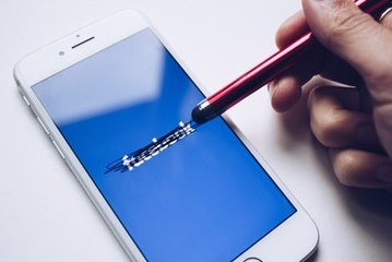 Facebook supprime des comptes utilisant le covid-19 pour gagner des abonnés