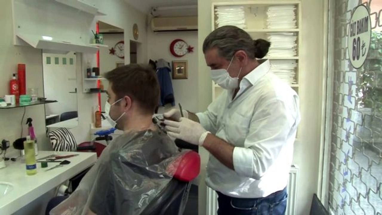 Berberler 50 gün sonra ilk müşterilerini almaya başladı