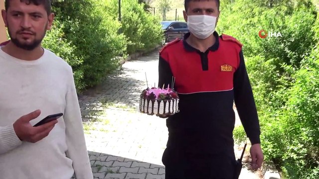 Minik Göktuğ'un doğum günü pastası itfaiye merdiveniyle geldi