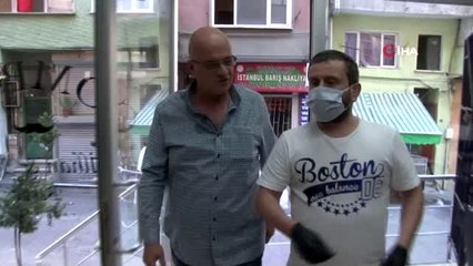 50 gün sonra ilk müşterisini alan berber: "Sosyal mesafeyi koruyamıyoruz"