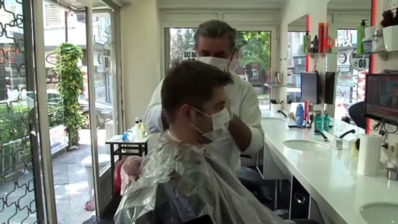 Berberler 50 Gün Sonra İlk Müşterilerini Almaya Başladı