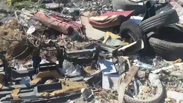 Ora News - Pa ujë e rrugë nën “pushtetin” e mbetjeve, lagjja në Vlorë e harruar