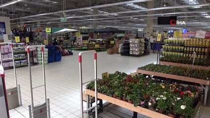 AVM'ler açıldı bahaneler şaşırttı...Bazıları halı, bazıları çaydanlık almaya geldi