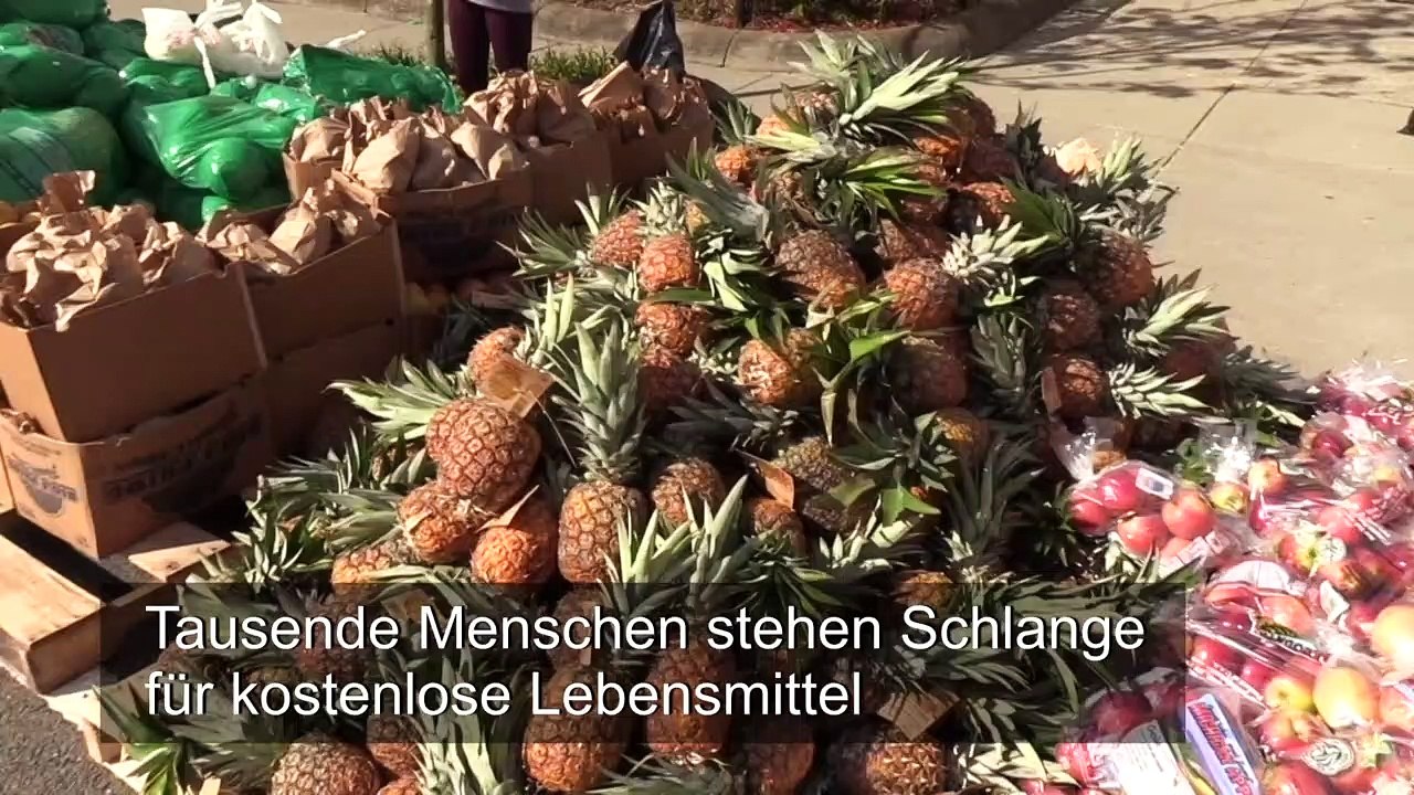 Tausende stehen in Massachusetts um Lebensmittel an