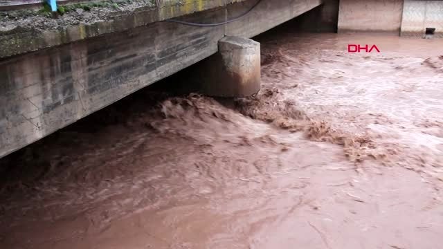 ERZURUM Oltu Çayı taştı, seralar zarar gördü-