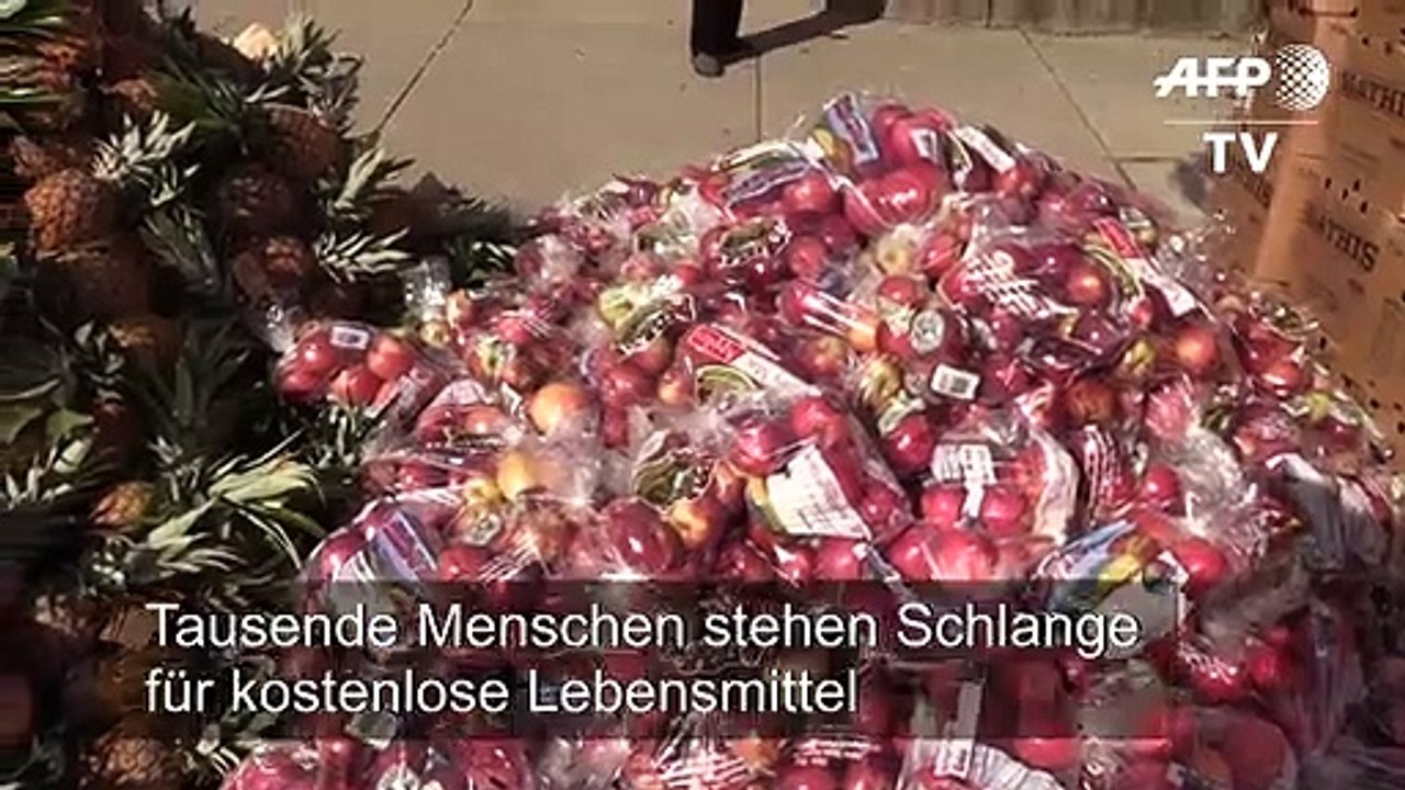 Tausende stehen in Massachusetts um Lebensmittel an