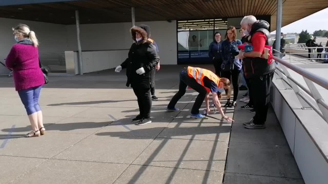 Réouverture du centre commercial Les Dauphins , ce 11 mai 2020, à Mouscron