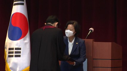 법무부, 로스쿨 출신 70명 검사로 신규 임용...역대 최대 / YTN