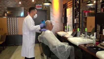 Bolu'da berberler yeni önlemlerle hizmet vermeye başladı