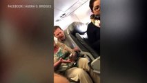 Hành khách bị kéo lê ra khỏi máy bay vì hết chỗ