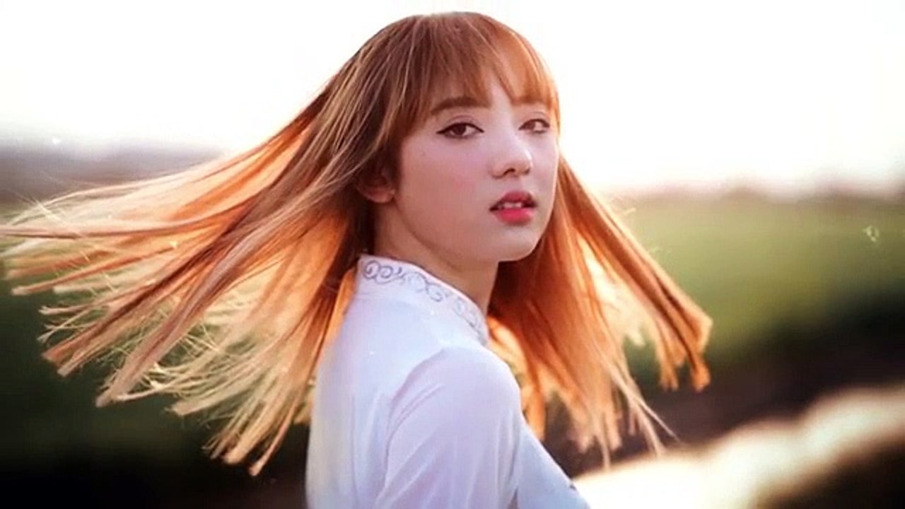 Bông hồng lai xứ Chùa Vàng “đổ gục” fan Việt với áo dài nón lá cực yêuBông hồng lai xứ Chùa Vàng “đổ gục” fan Việt với áo dài nón lá cực yêu