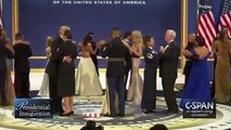 Người lính khiêu vũ cùng Đệ nhất Phu nhân Mỹ
