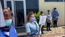 Punonjësit e fasonerive në Krujë ngrihen në protestë: Nuk kemi marrë pagat e luftës…