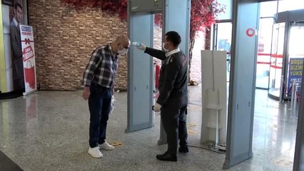 AVM'ler ve kuaförler alınan önlemlerle yeniden hizmete başladı