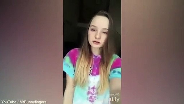 Cô gái lạnh người vì đang hát bỗng có bóng đen chạy vụt phía sau