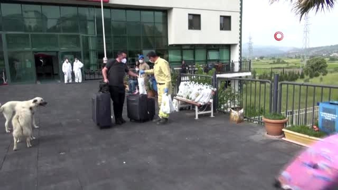 Karantinası biten 292 kişi için hatıra olarak 292 fidanı toprakla buluşturdu