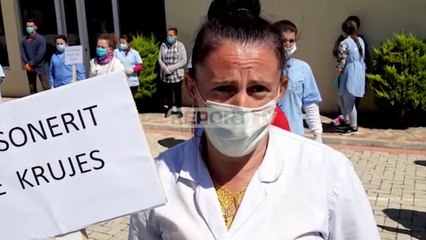 Report TV -Punonjëset e fasonerisë në protestë: Na jepni pagën e luftës! S'e kemi me pronarin