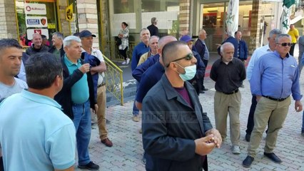 Naftëtarët e Ballshit në protestë/ Mbi 900 punonjës kërkojnë pagën e luftës dhe rrogat e 2 viteve