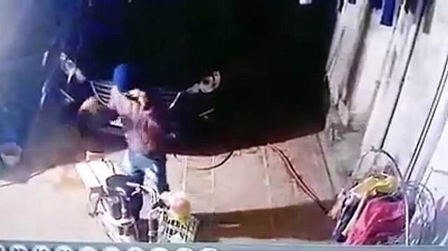 nhất năm, cướp xe rồi giơ tay khiêu khích chủ nhà