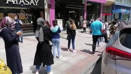 KOCAELİ Sosyal mesafeli indirim kuyruğu