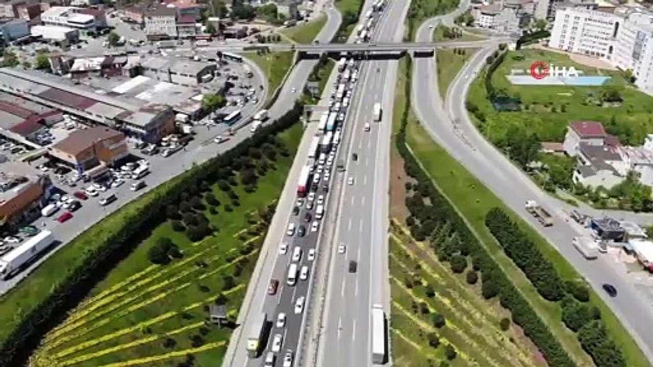 İstanbul'a Giriş-Çıkışlarında Uzun Araç Kuyruğu