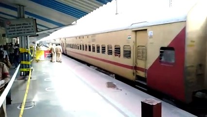 अहमदाबाद गुजरात से 1200 प्रवासी श्रमिकों को लेकर एक विशेष ट्रैन आज रामपुर