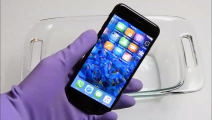 Tra tấn iphone 7 bằng axit , cao su và vàng lỏng