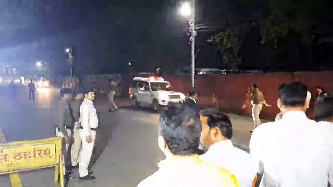 CM भूपेश की गाड़ी में बैठकर सभी मंत्री पहुंचे राजभवन, आयकर छापे को लेकर सौंपेंगे ज्ञापन