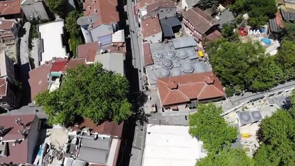 65 yaş üstü vatandaşlar yasağın kalkmasıyla Eyüpsultan Camii’ne akın etti