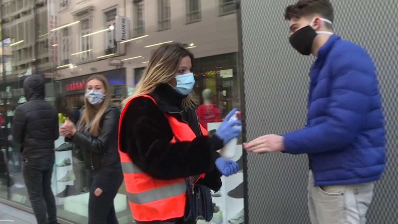 À Bruxelles, des files d'attentes devant les commerces qui rouvrent leurs portes