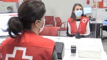 La Reina ejerce de voluntaria junto a Cruz Roja