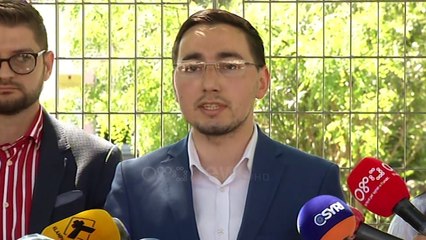 Tải video: Ora News - Qëndresa Qytetare padit në gjykatë Ministren Shahini: Anulo zgjedhjet në Universitete