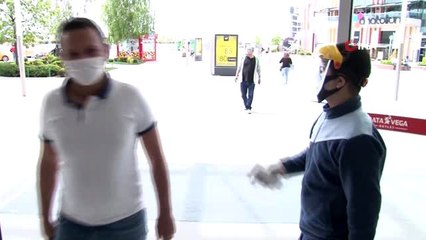 Ankara'da AVM'ler açılmaya başladı