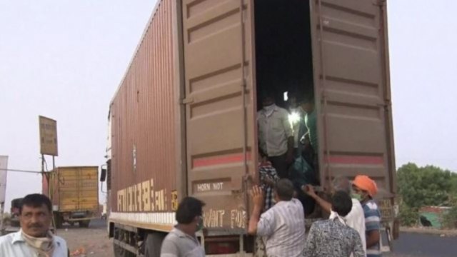 How hunger, despair and fear of corona is driving migrants to leave Maharashtra