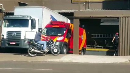 Jovem é socorrida após sofrer queda no Shopping JL