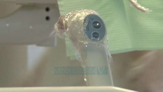 Dentistët dhe berberët nisin punën, hapen edhe qëndrat tregtare - Vizion Plus