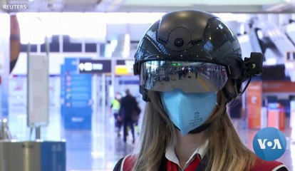 Petugas Bandara Bergaya Helm "Robocop" Pantau Gejala Corona di Italia